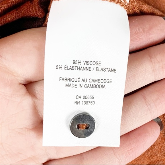 🌿 NWT Reitmans Burnt Orange Floral Print V-Neck Top (XL) 🌸 - Picture 7 of 9